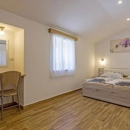 Rina In Barat - Haus Fuer 6-7 Personen Kanfanar
