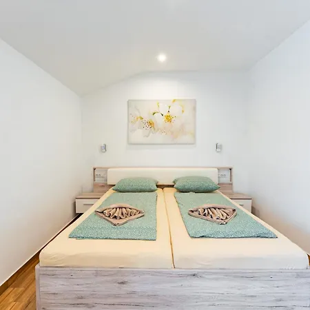 Rina In Barat - Haus Fuer 6-7 Personen