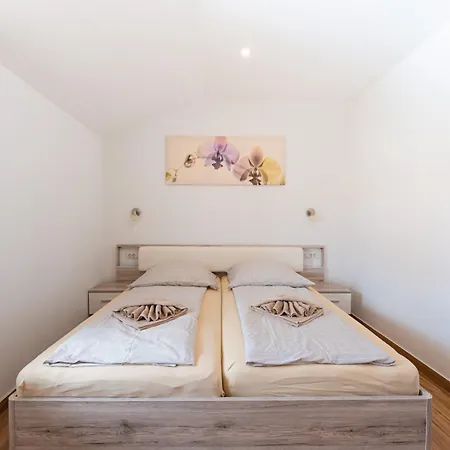 Villa Rina In Barat - Haus Fuer 6-7 Personen *