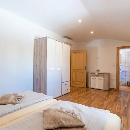Rina In Barat - Haus Fuer 6-7 Personen Villa Kanfanar