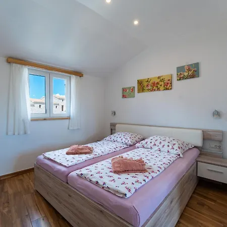 Rina In Barat - Haus Fuer 6-7 Personen * Kanfanar