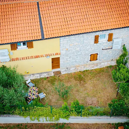 Rina In Barat - Haus Fuer 6-7 Personen * Kanfanar