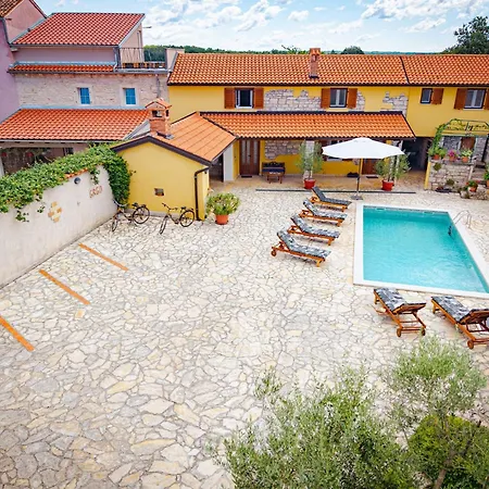 Willa Rina In Barat - Haus Fuer 6-7 Personen